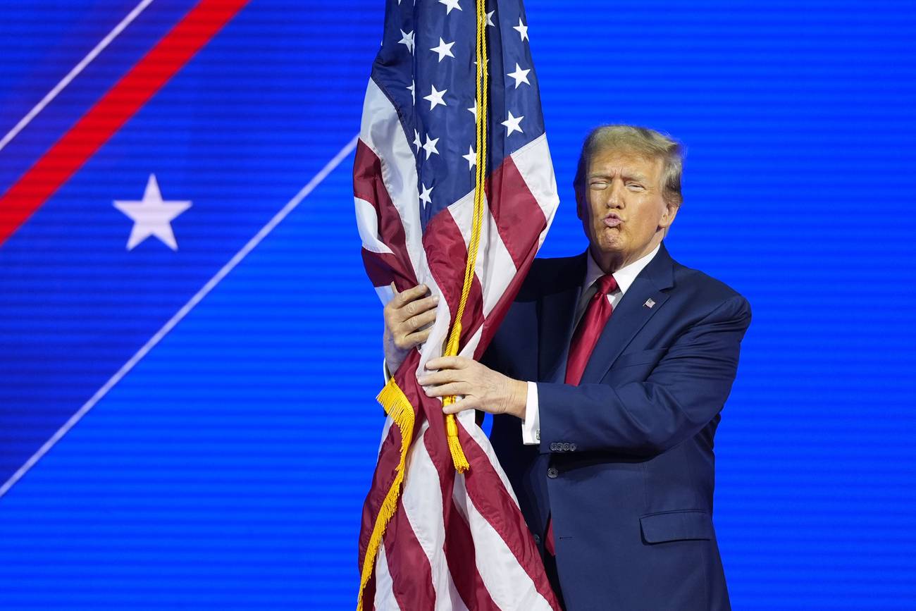 Trump y la bandera